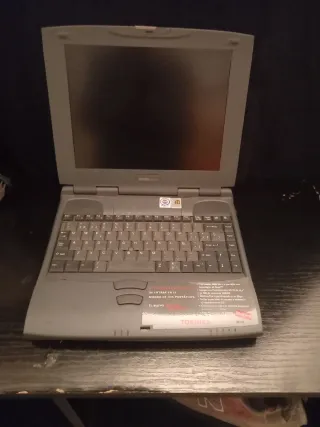 Portátil Toshiba con mochila