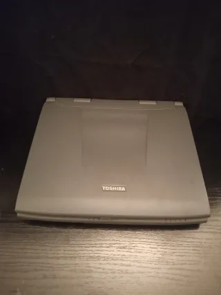 Portátil Toshiba con mochila