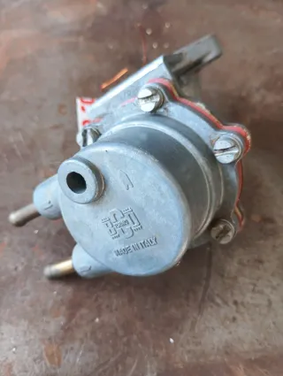 Bomba Gasolina Renault 5, USADA