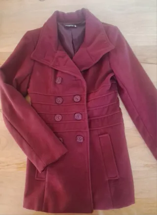 Abrigo granate doble botonadura