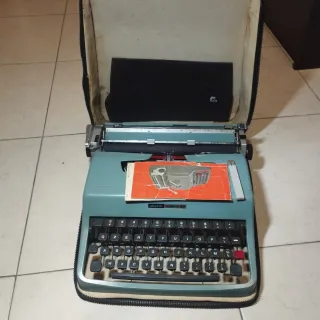 Macchina da scrivere Olivetti Lettera 32 full set