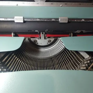 Macchina da scrivere Olivetti Lettera 32 full set