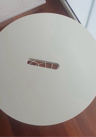 Mesa auxiliar de metal y madera