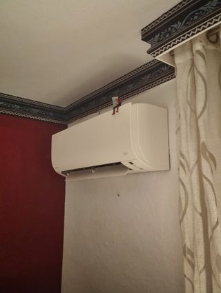 Figura muñeco Spiderman con periódico