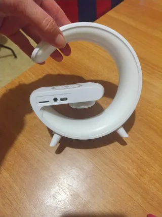 Altavoz Blanco con Carga Inalámbrica