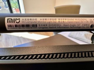 Barra de iluminación para monitor