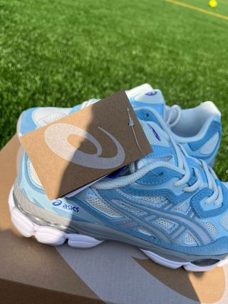 Zapatillas nuevas ASICS-gel celeste/blanco