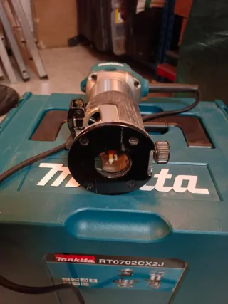 Fresadora Makita RT0702CX2J