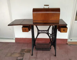 Mueble Máquina de Coser SINGER