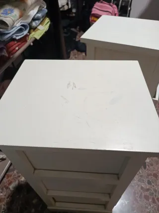 Mesitas de noche blancas de madera