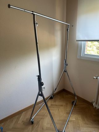 3 Percheros Plegables Metálicos