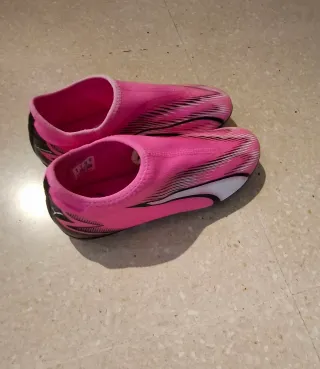 Botas de fútbol nuevas sin estrenar