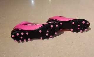 Botas de fútbol nuevas sin estrenar