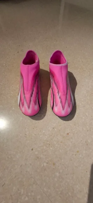 Botas de fútbol nuevas sin estrenar
