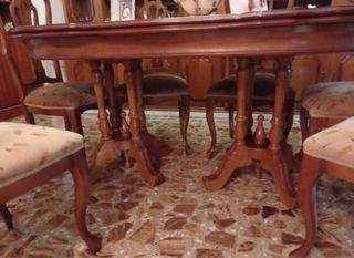 Mesa de comedor y 6 sillas de madera