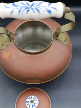 Tetera decorativa latón y cerámica