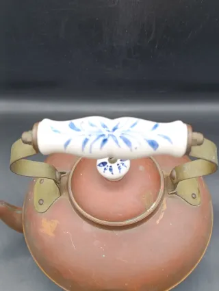 Tetera decorativa latón y cerámica