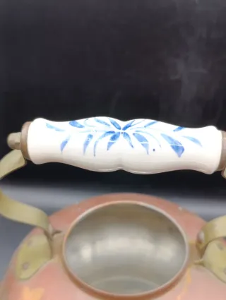 Tetera decorativa latón y cerámica