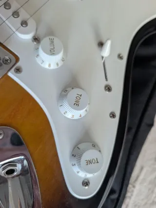 Fender Squier Guitarra Eléctrica con funda.