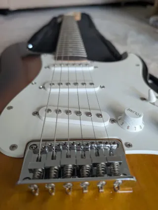 Fender Squier Guitarra Eléctrica con funda.