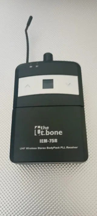 Maletín plateado para micrófono