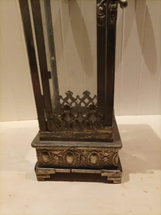 Farol de metal y cristal para restaurar