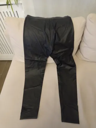 Pantalón negro Stradivarius Talla 36
