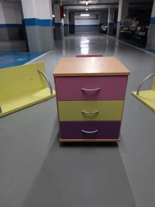 Mueble infantil y estanterías