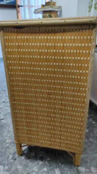 Cómoda de mimbre con 4 cajones y espejo