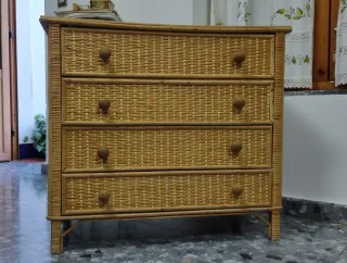 Cómoda de mimbre con 4 cajones y espejo