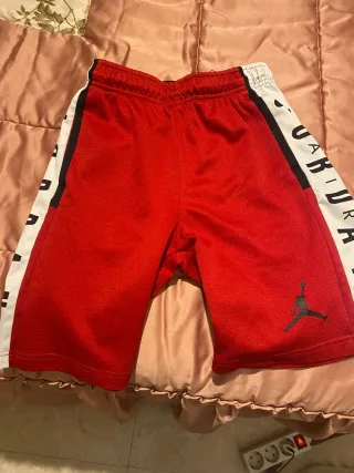 Pantalones cortos, Jordan y 2 Nike.