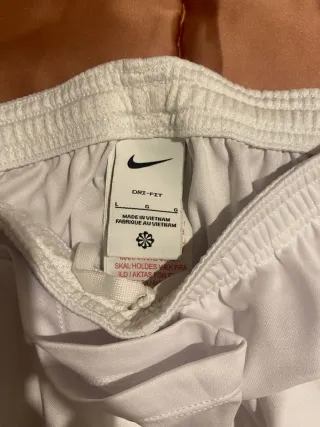 Pantalones cortos, Jordan y 2 Nike.