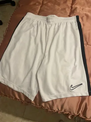 Pantalones cortos, Jordan y 2 Nike.