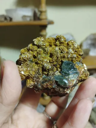 Cluster de cuarzo con siderita, apatito y galena