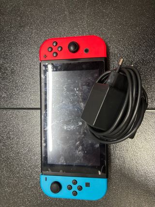 Nintendo Switch con cargador y memoria