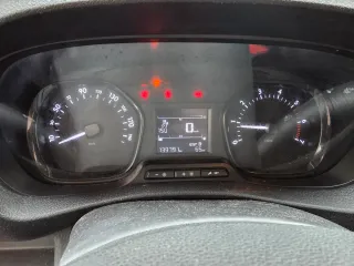 Furgoneta frigorífica opel vivaro 2021 140000km