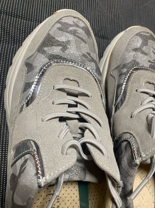 Zapatos Pitillos grises y plateados