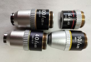 Microscopio óptico con 4 objetivos Nikon