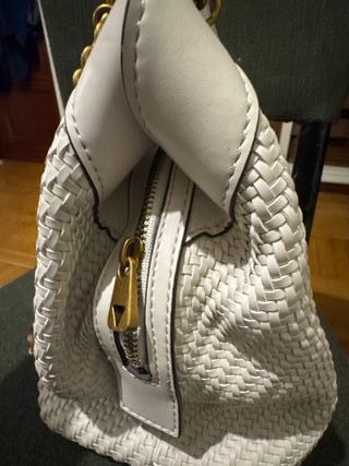 Bolso Guess Blanco y Dorado Mujer