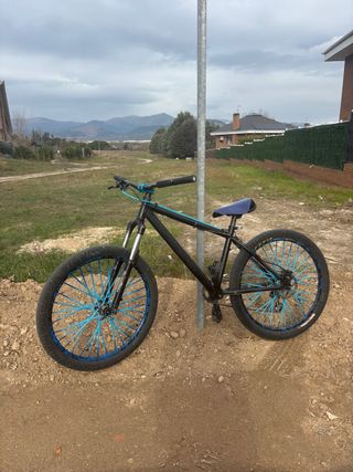 Bici de Stunt Negra Ruedas Azules