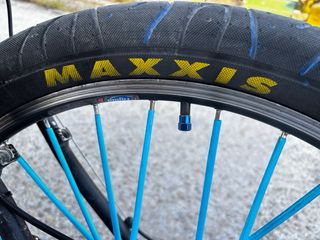 Bici de Stunt Negra Ruedas Azules