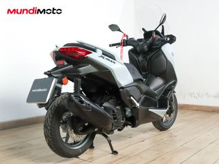 YAMAHA X-MAX 125 TECH MAX
