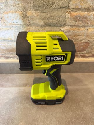 Lámpara LED RYOBI 18V ONE+
