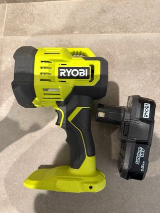 Lámpara LED RYOBI 18V ONE+