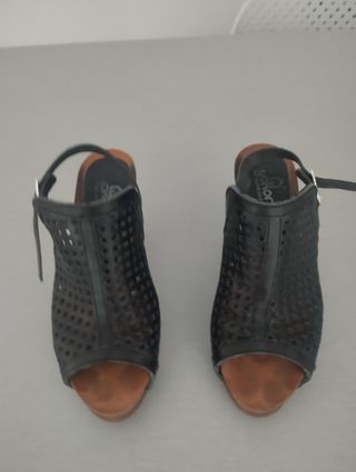 Zapatos de tacón, de piel.