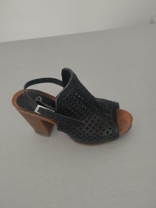 Zapatos de tacón, de piel.