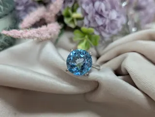 Anillo Oro Blanco Aguamarina y Diamantes