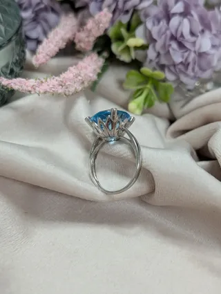 Anillo Oro Blanco Aguamarina y Diamantes