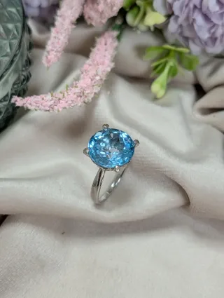 Anillo Oro Blanco Aguamarina y Diamantes