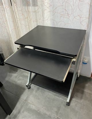 Mesita ordenador con ruedas